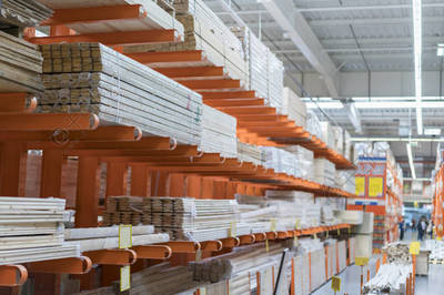 在建筑商店的包裝板。干燥的平板板堆積在一起。特寫。建材。建筑和維修用各種木材的倉(cāng)庫(kù)產(chǎn)品實(shí)拍免費(fèi)下載_jpg格式_5500像素_編號(hào)5047776696-千圖